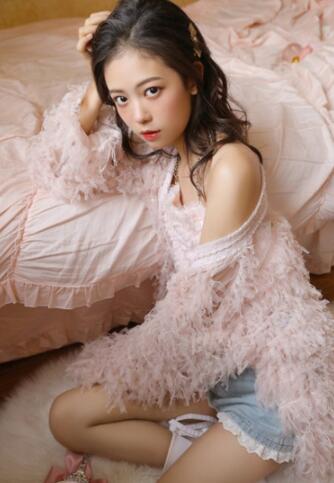 老阿姨哔哩哔哩b站肉片入口直播再次被发现了，网友：让我一顿好找哦！